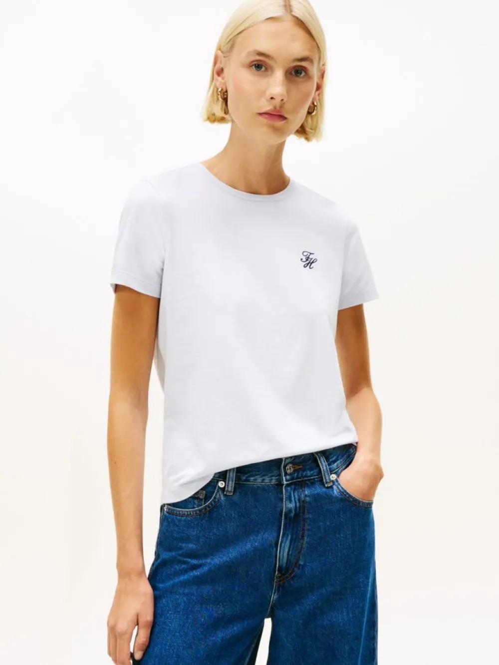 detail Tommy Hilfiger dámské světle modré tričko