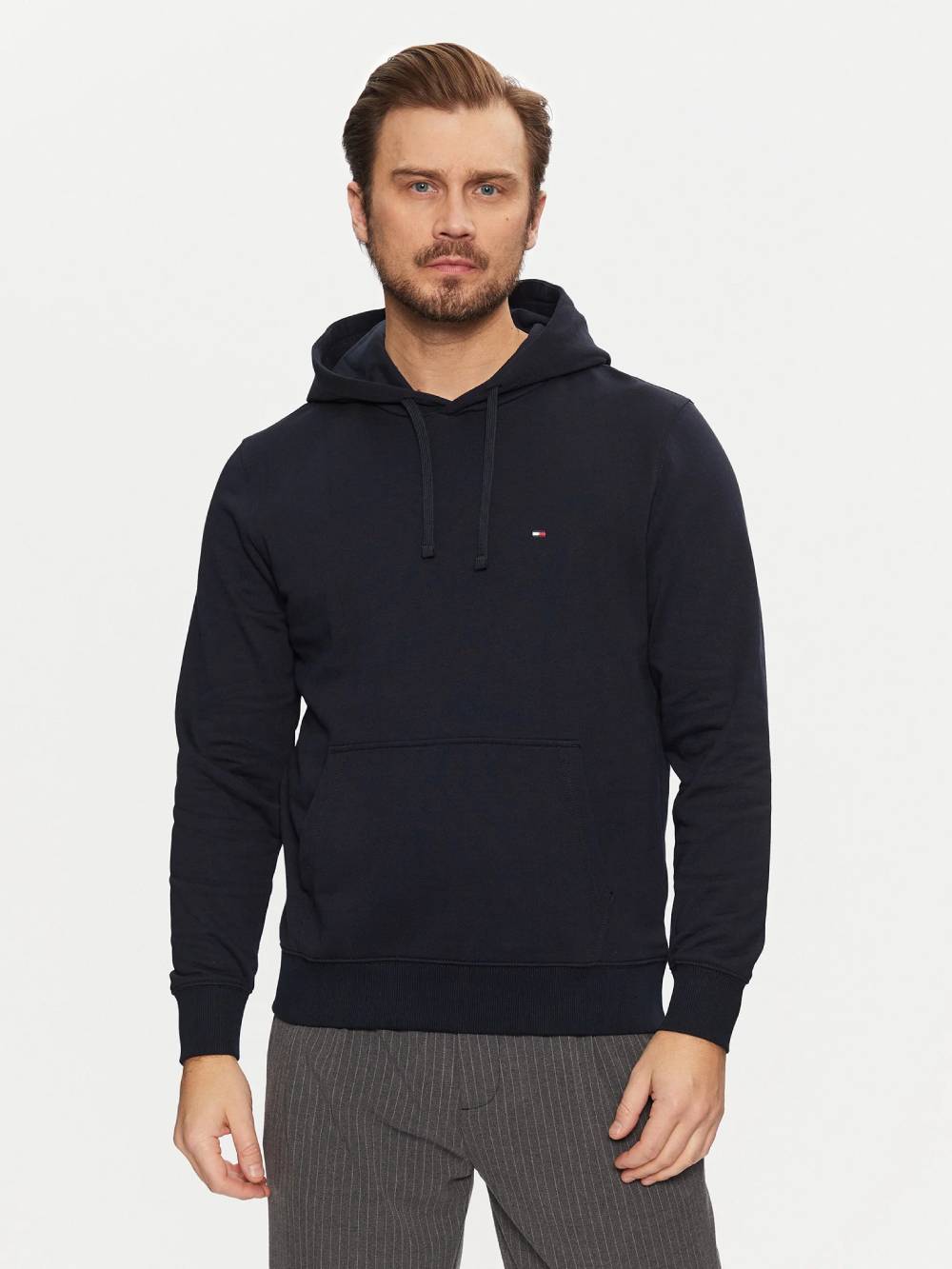 detail Tommy Hilfiger pánská tmavomodrá mikina