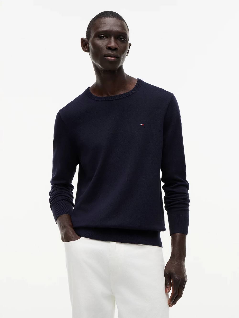 detail Tommy Hilfiger pánský modrý svetr
