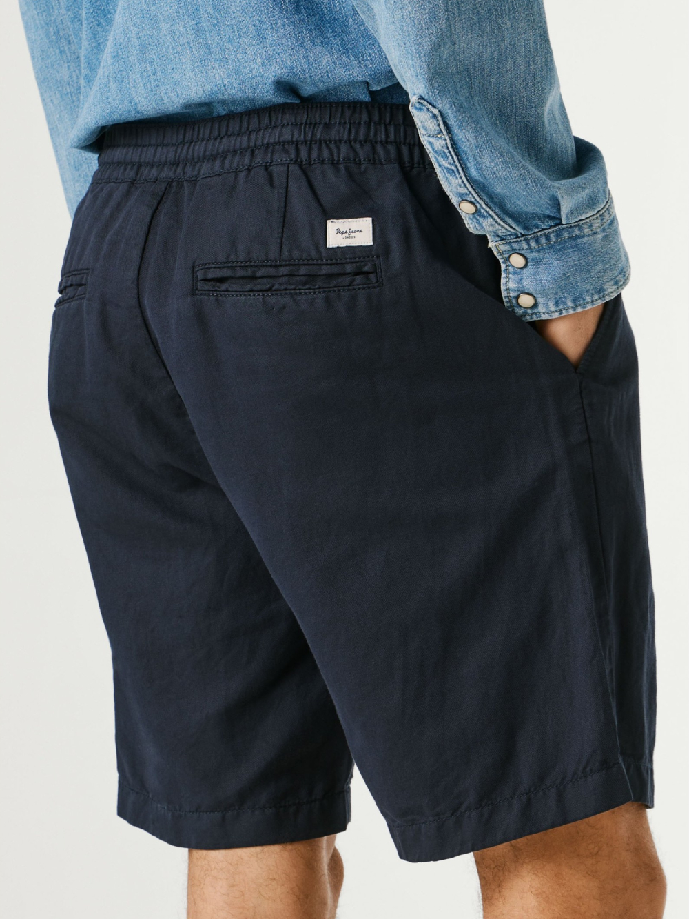 detail Pepe Jeans pánské modré šortky