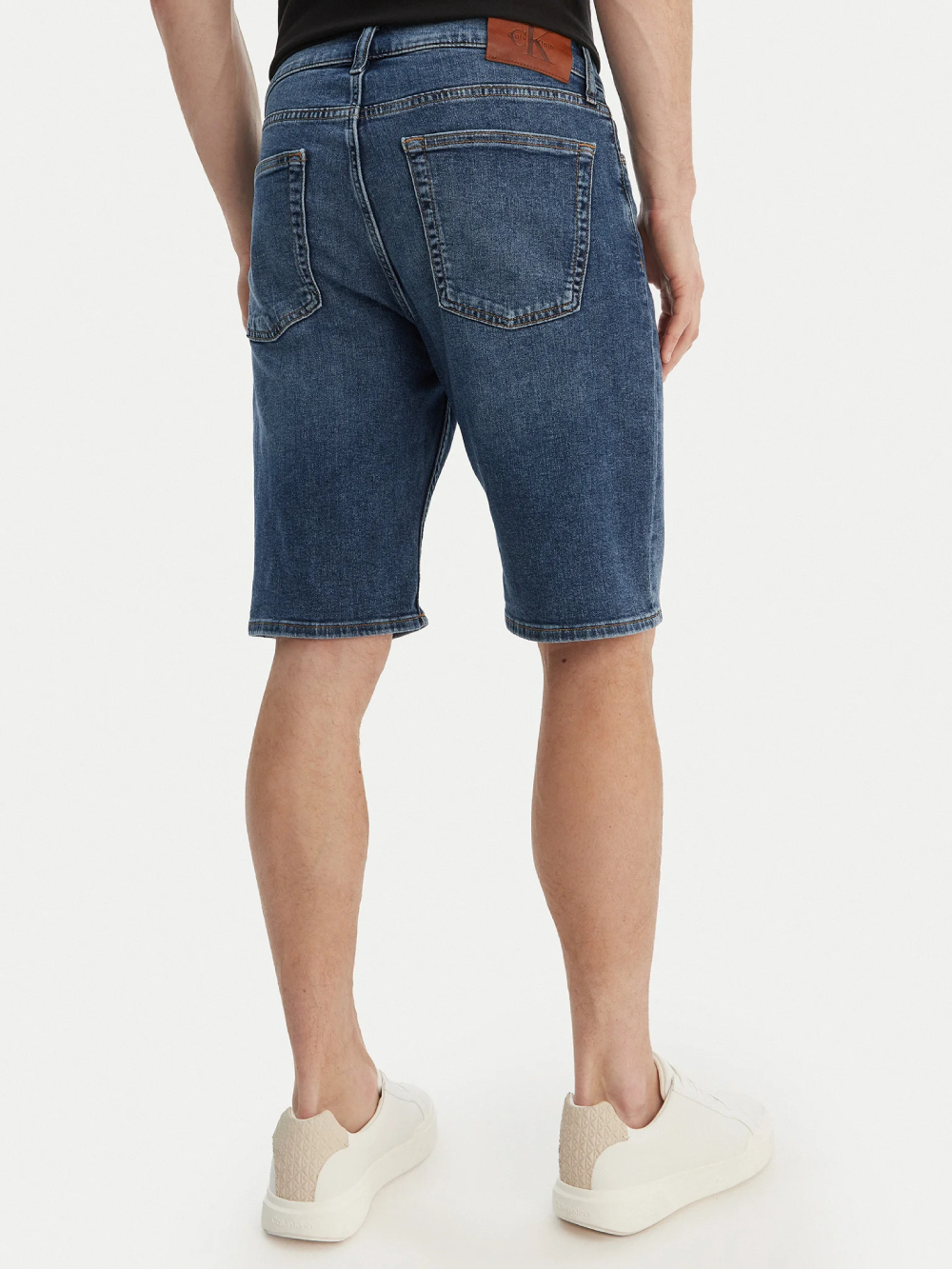 detail Calvin Klein pánské modré džínové šortky