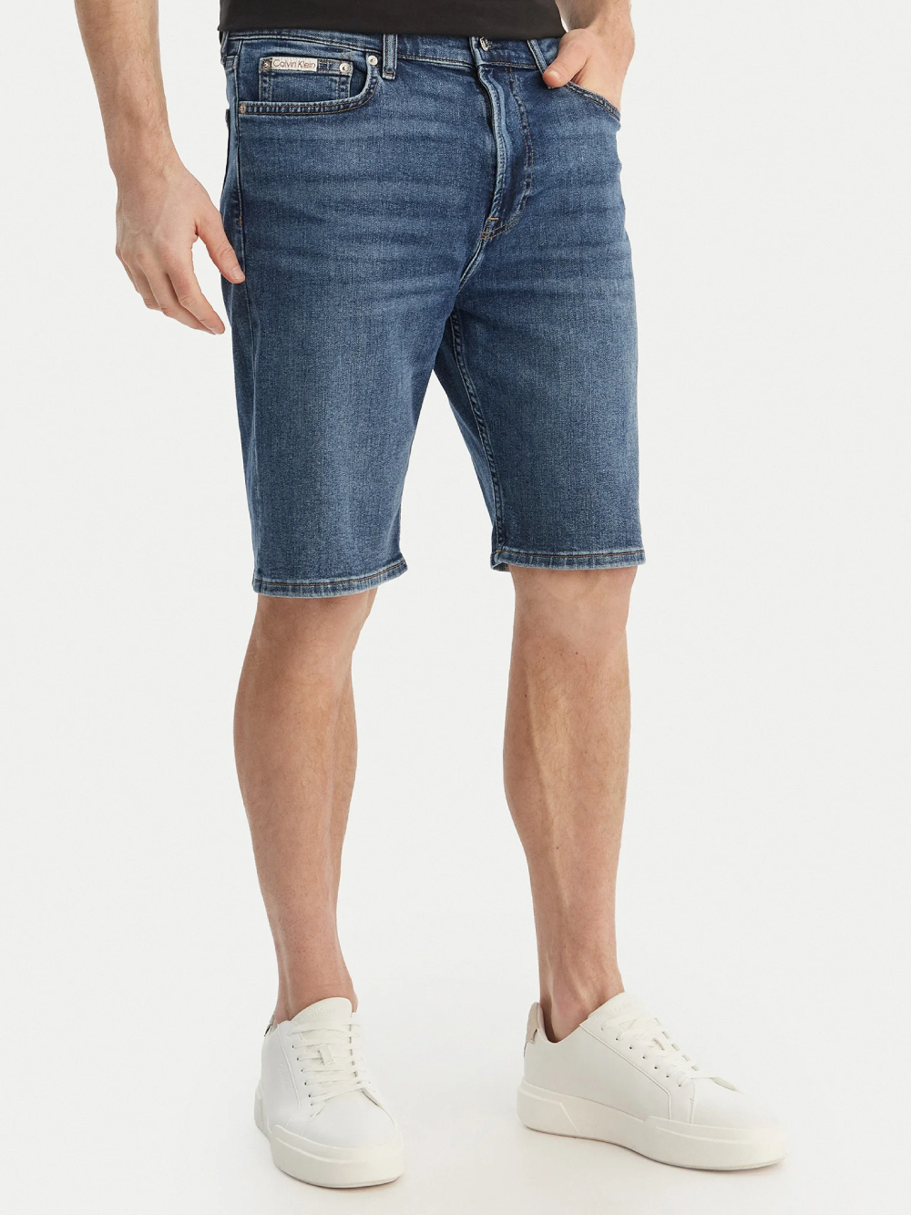 detail Calvin Klein pánské modré džínové šortky
