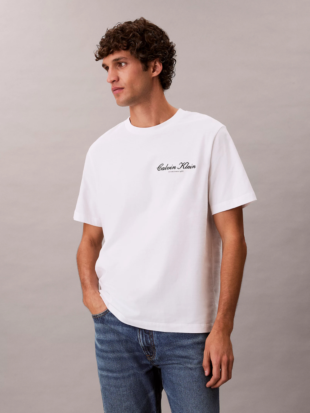 detail Calvin Klein pánské bílé tričko