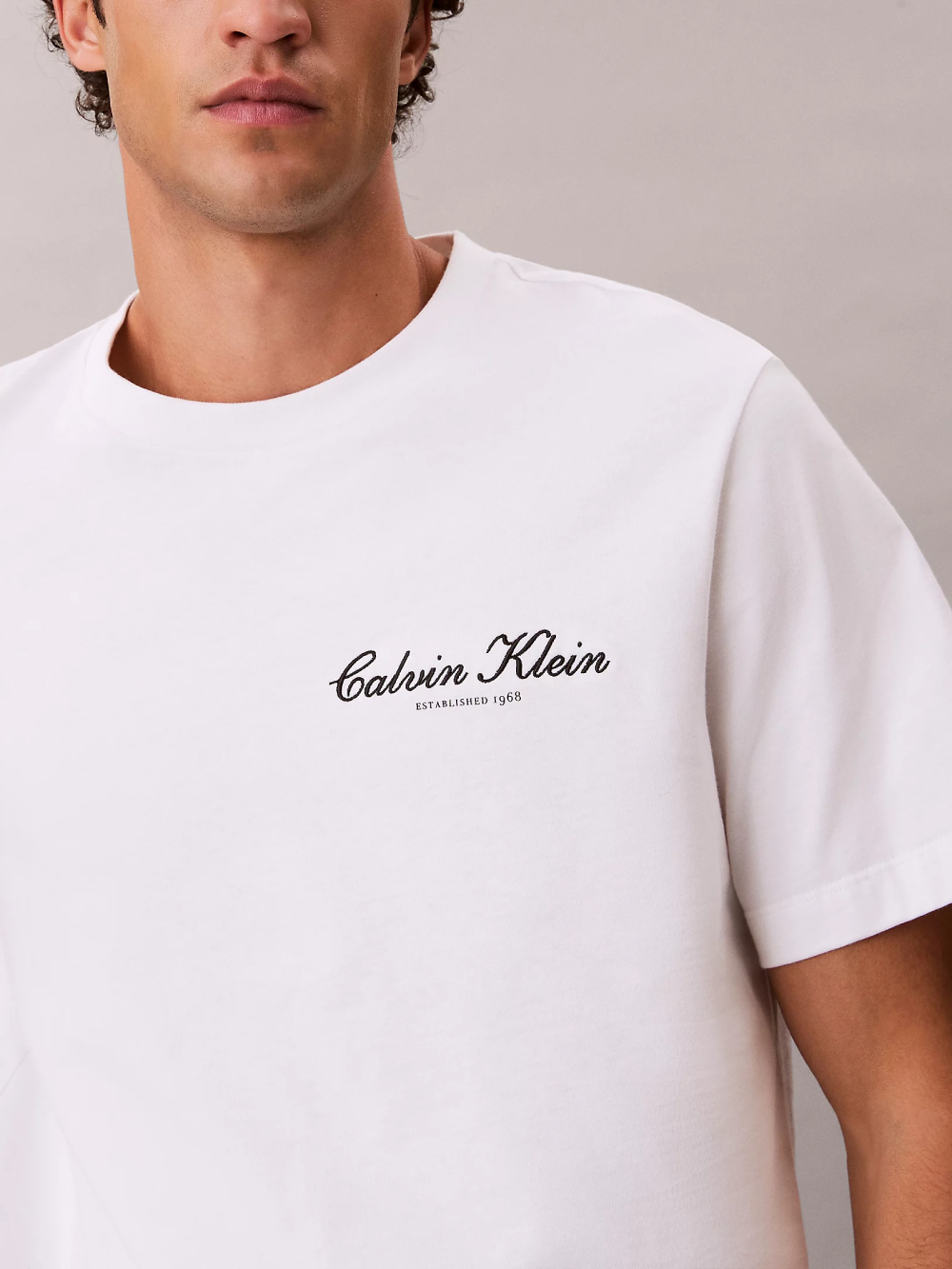 detail Calvin Klein pánské bílé tričko