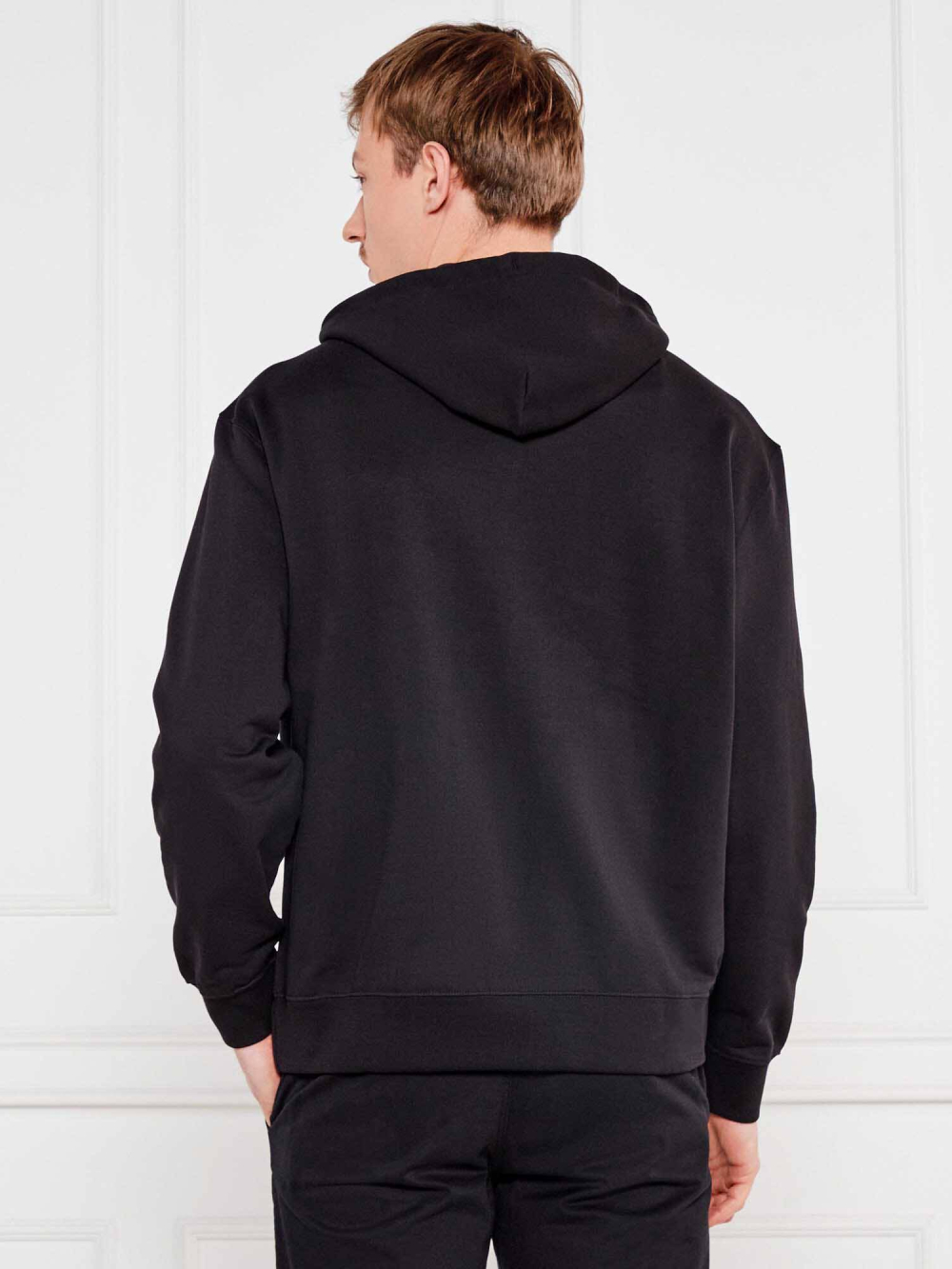 detail Calvin Klein pánská černá mikina