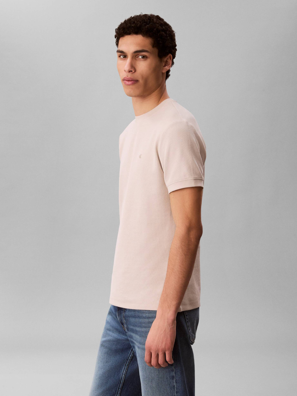 detail Calvin Klein pánské béžové tričko