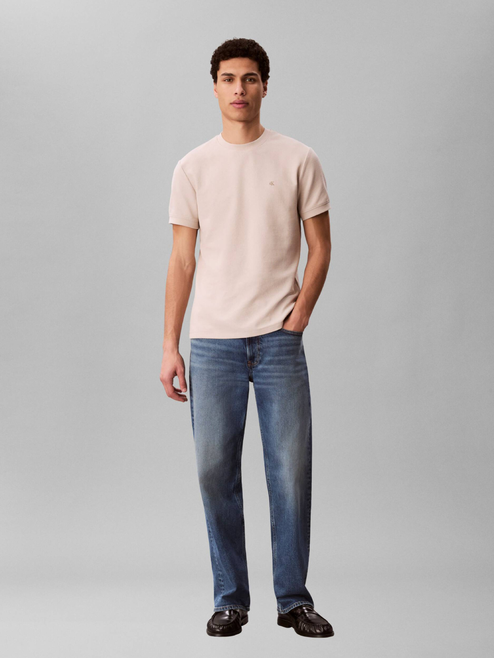 detail Calvin Klein pánské béžové tričko