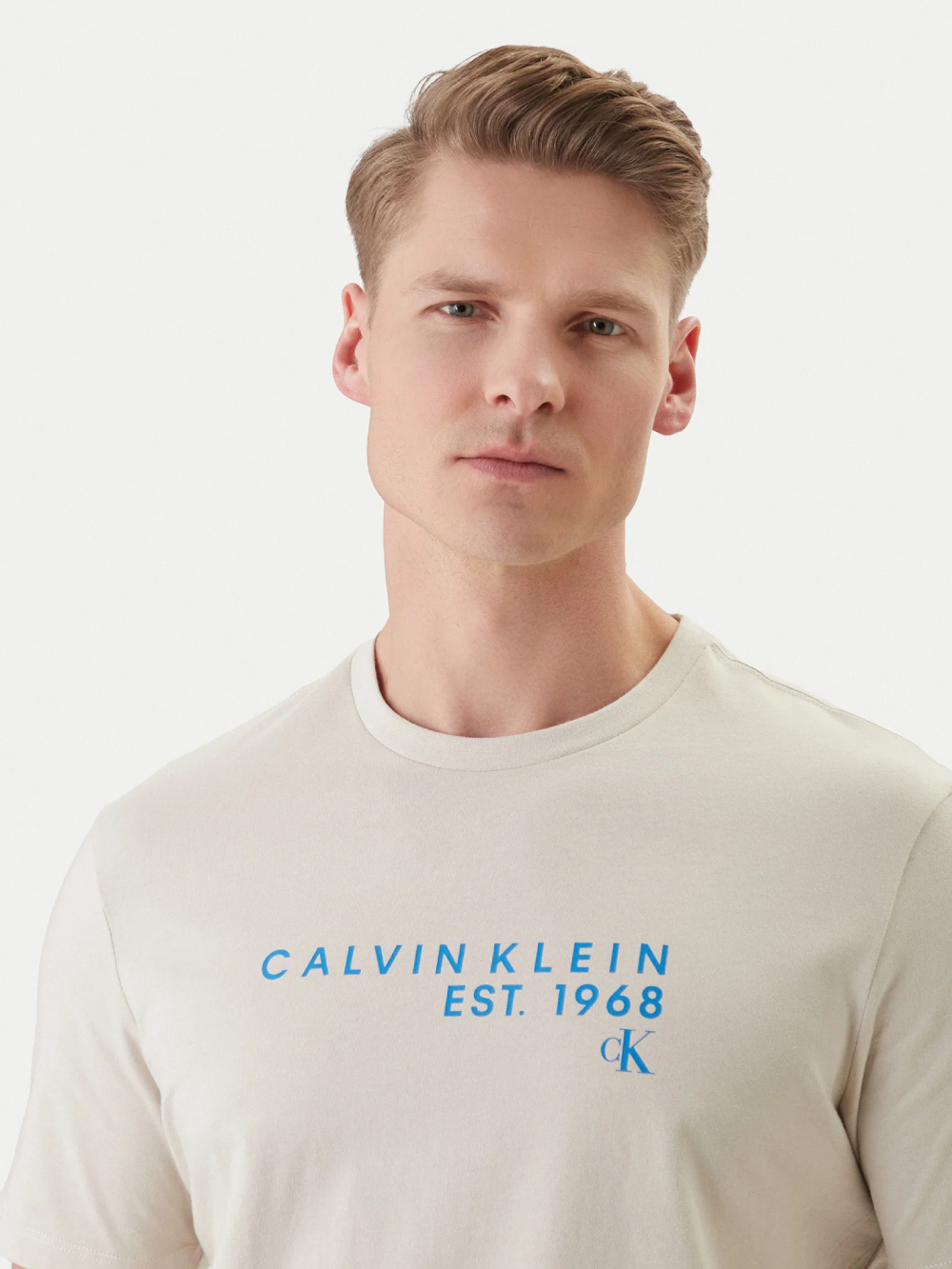 detail Calvin Klein pánské béžové tričko
