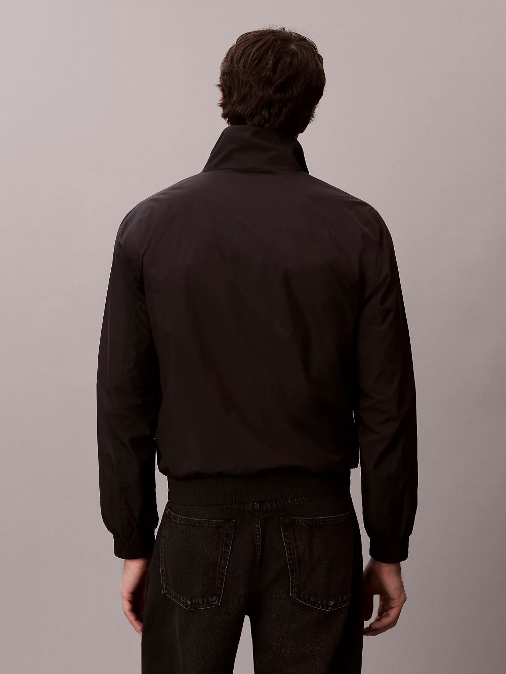 detail Calvin Klein pánská černá bunda