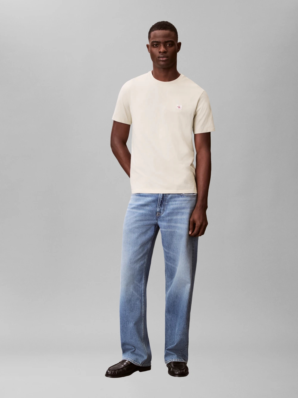 detail Calvin Klein pánské béžové tričko
