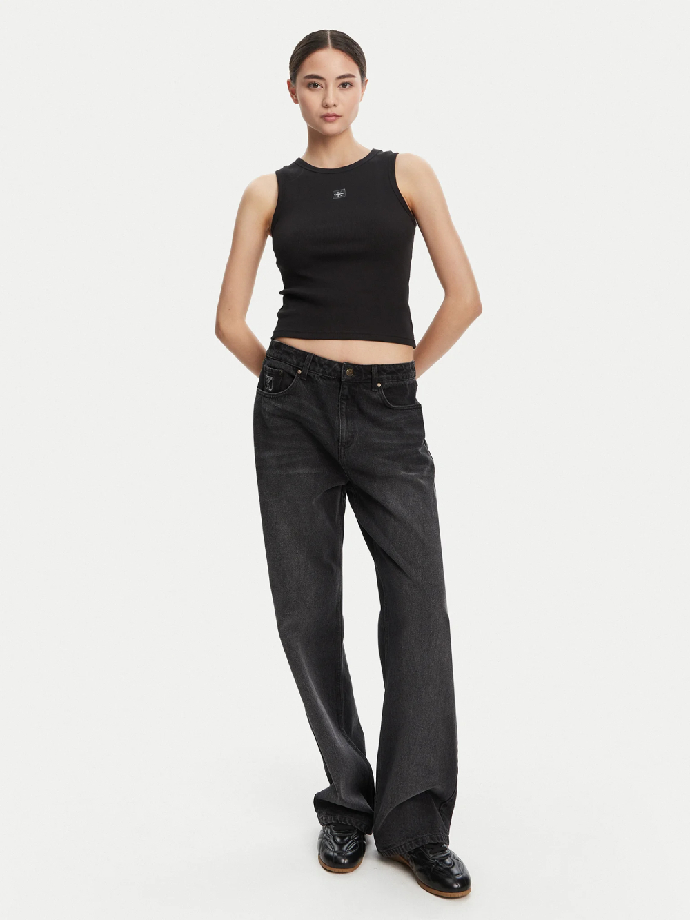 detail Calvin Klein dámské černé tílko