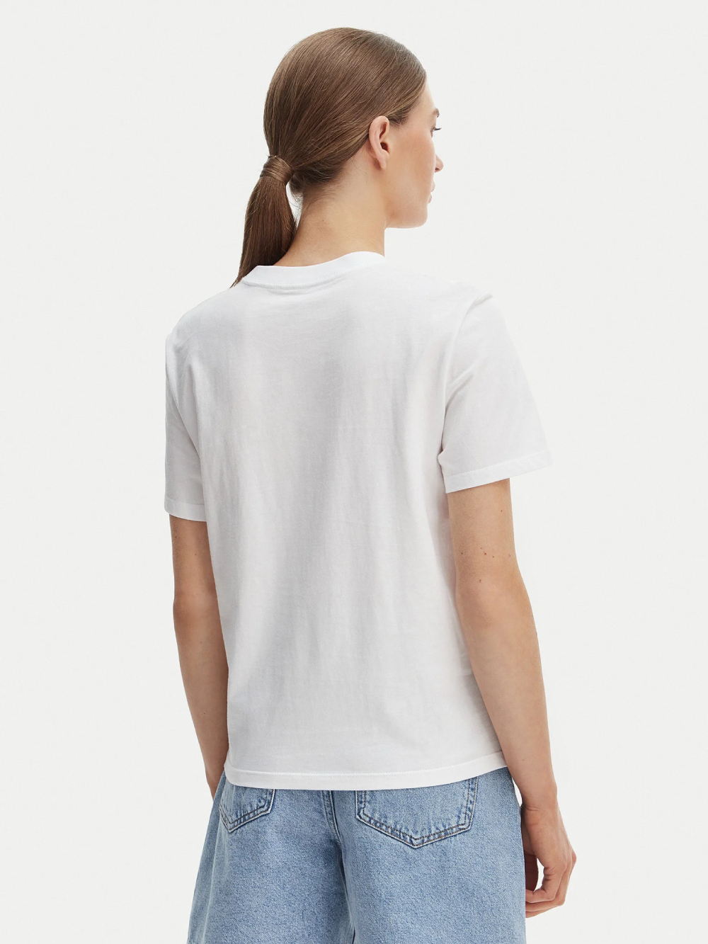detail Calvin Klein dámské bílé tričko