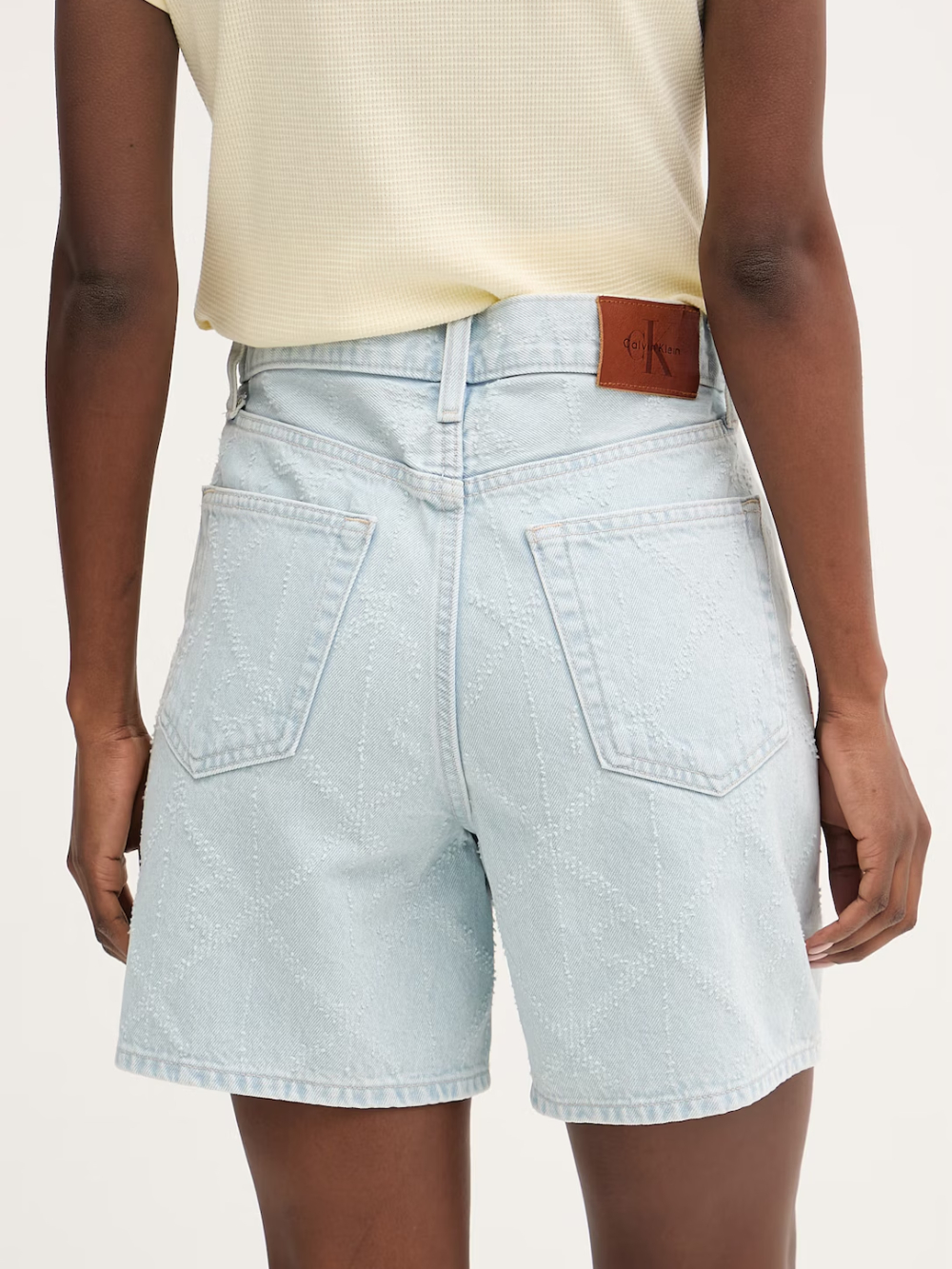 detail Calvin Klein dámské džínové šortky