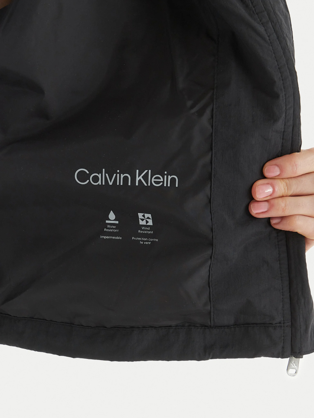 detail Calvin Klein dámská černá větrovka