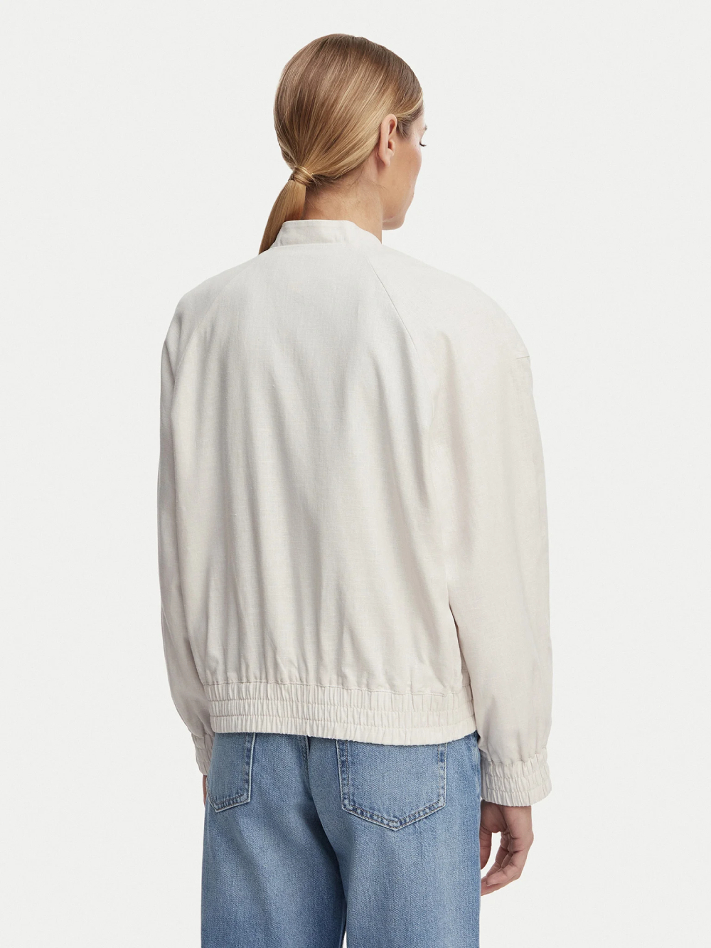 detail Calvin Klein dámská béžová bunda