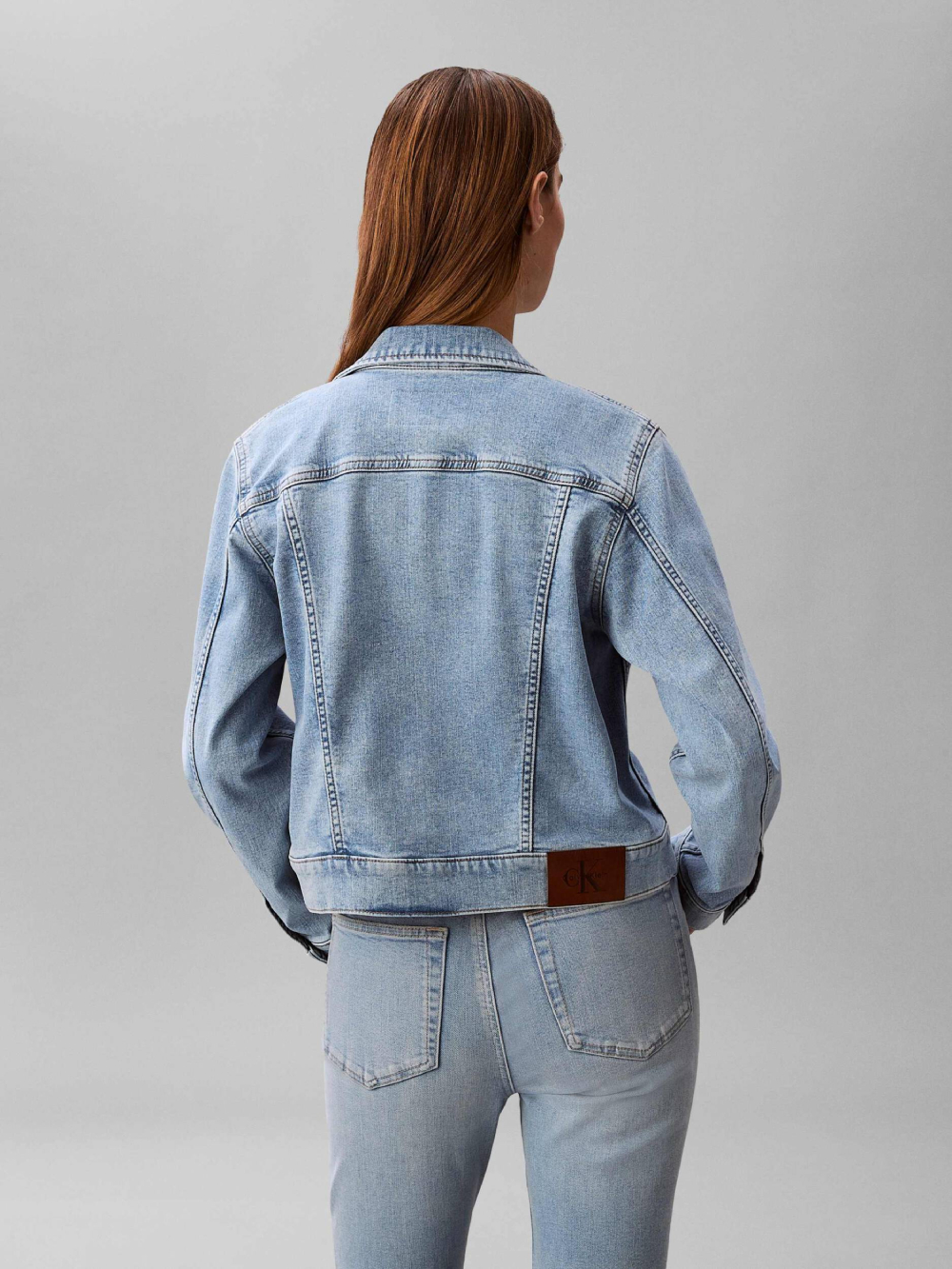 detail Calvin Klein dámská džínová bunda