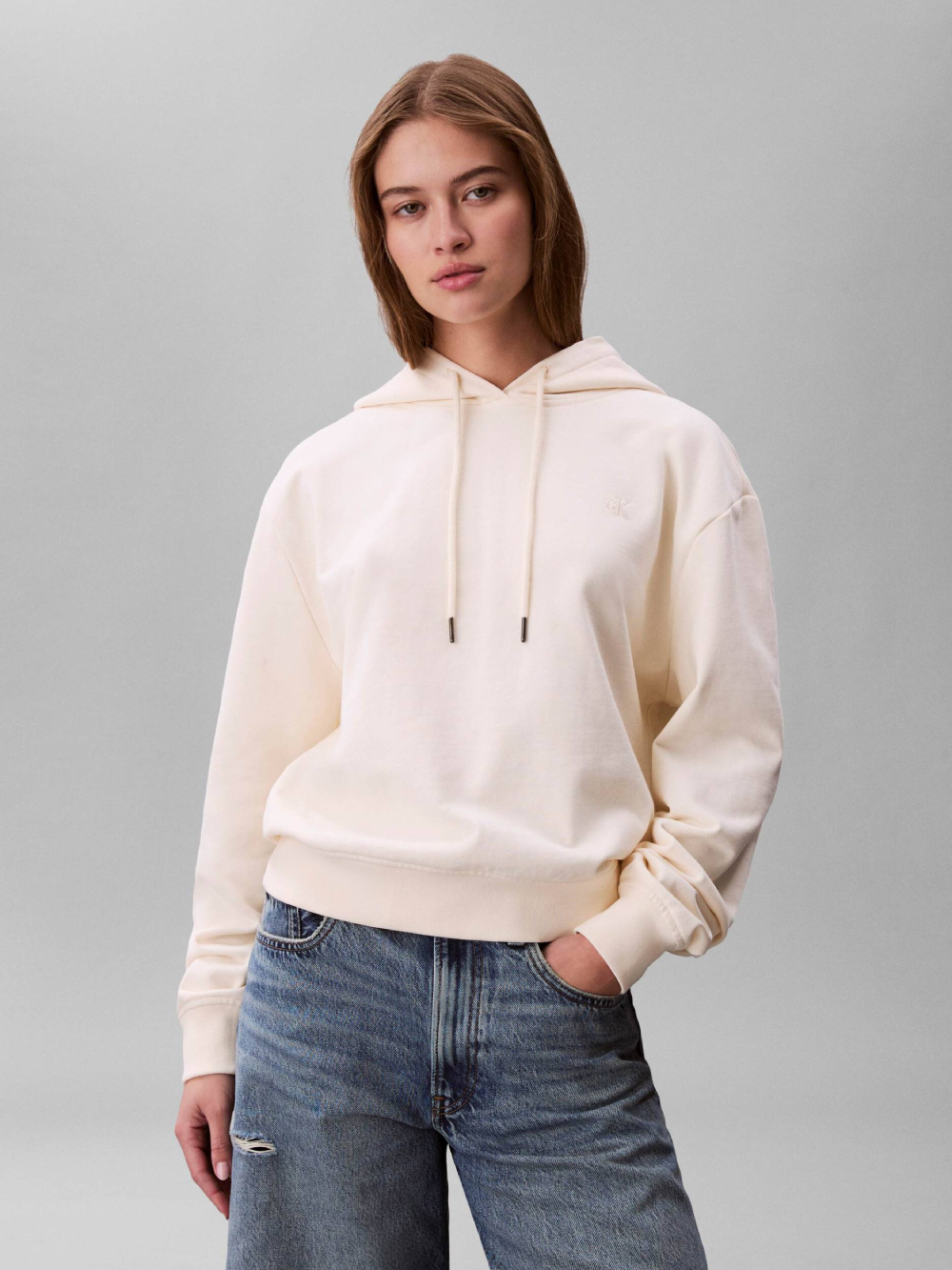 detail Calvin Klein dámská krémová mikina