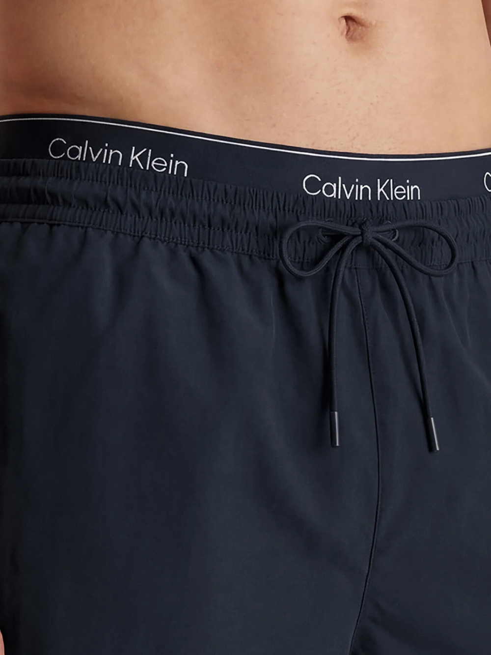 detail Calvin Klein pánské tmavě modré plavky