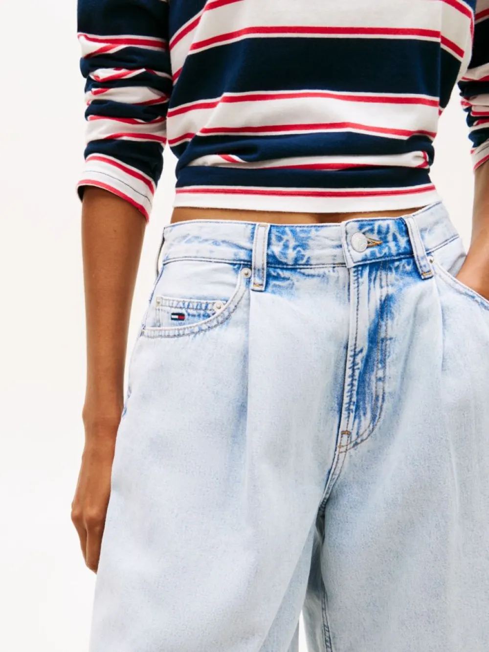 detail Tommy Jeans dámské džínové kraťasy