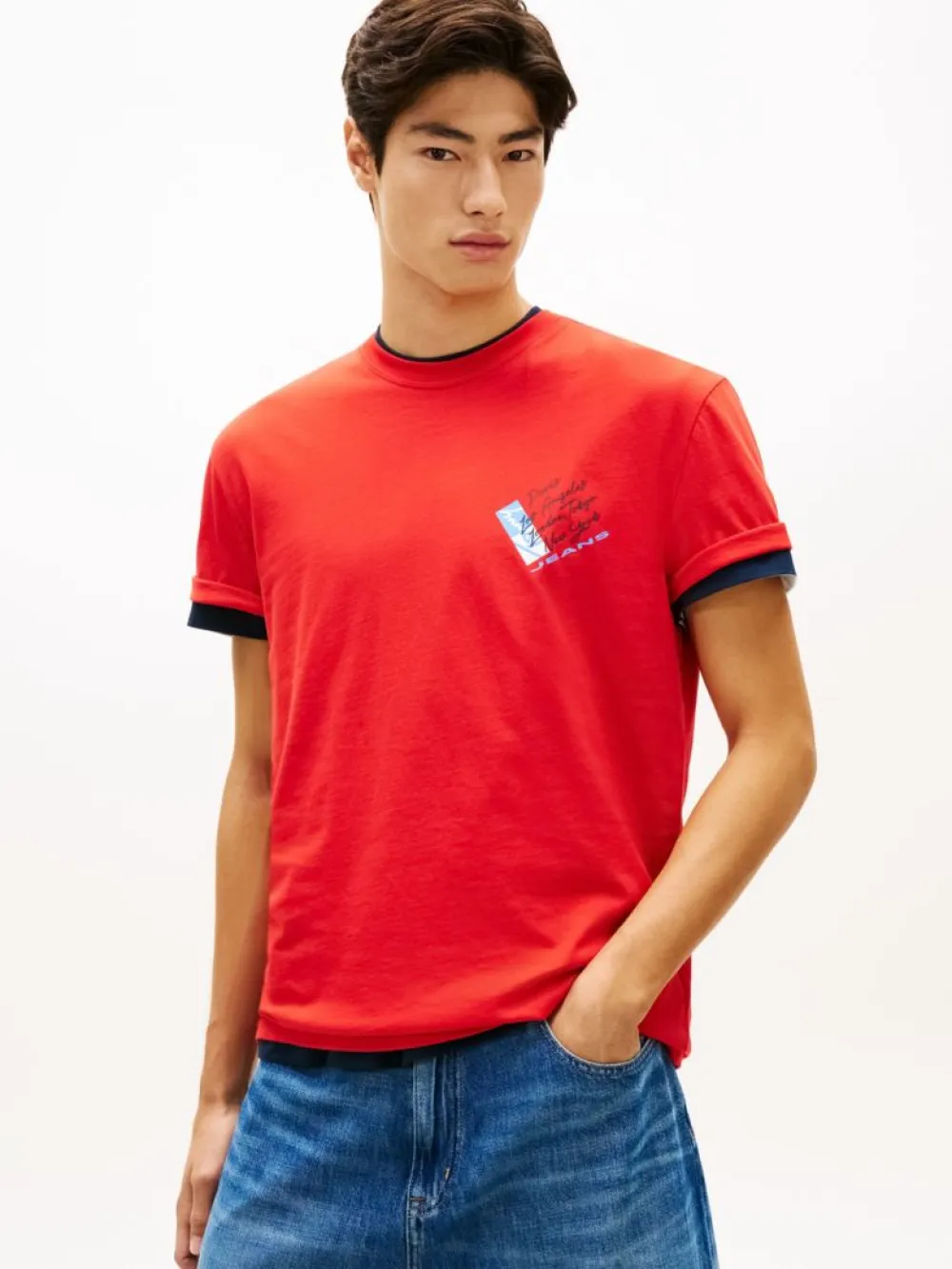 detail Tommy Jeans pánské červené tričko