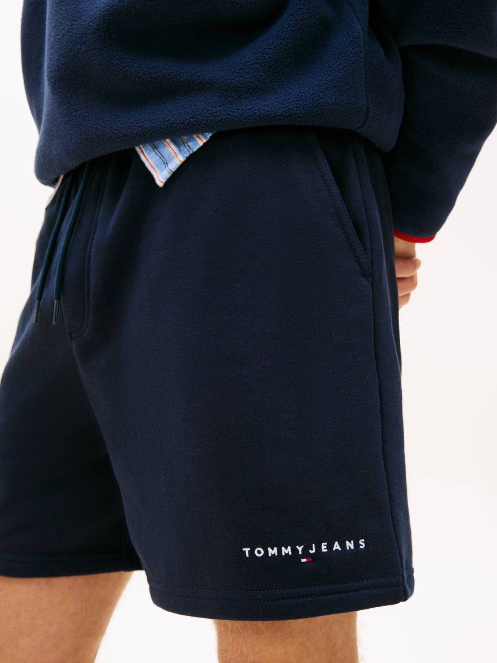 detail Tommy Jeans pánské modré šortky