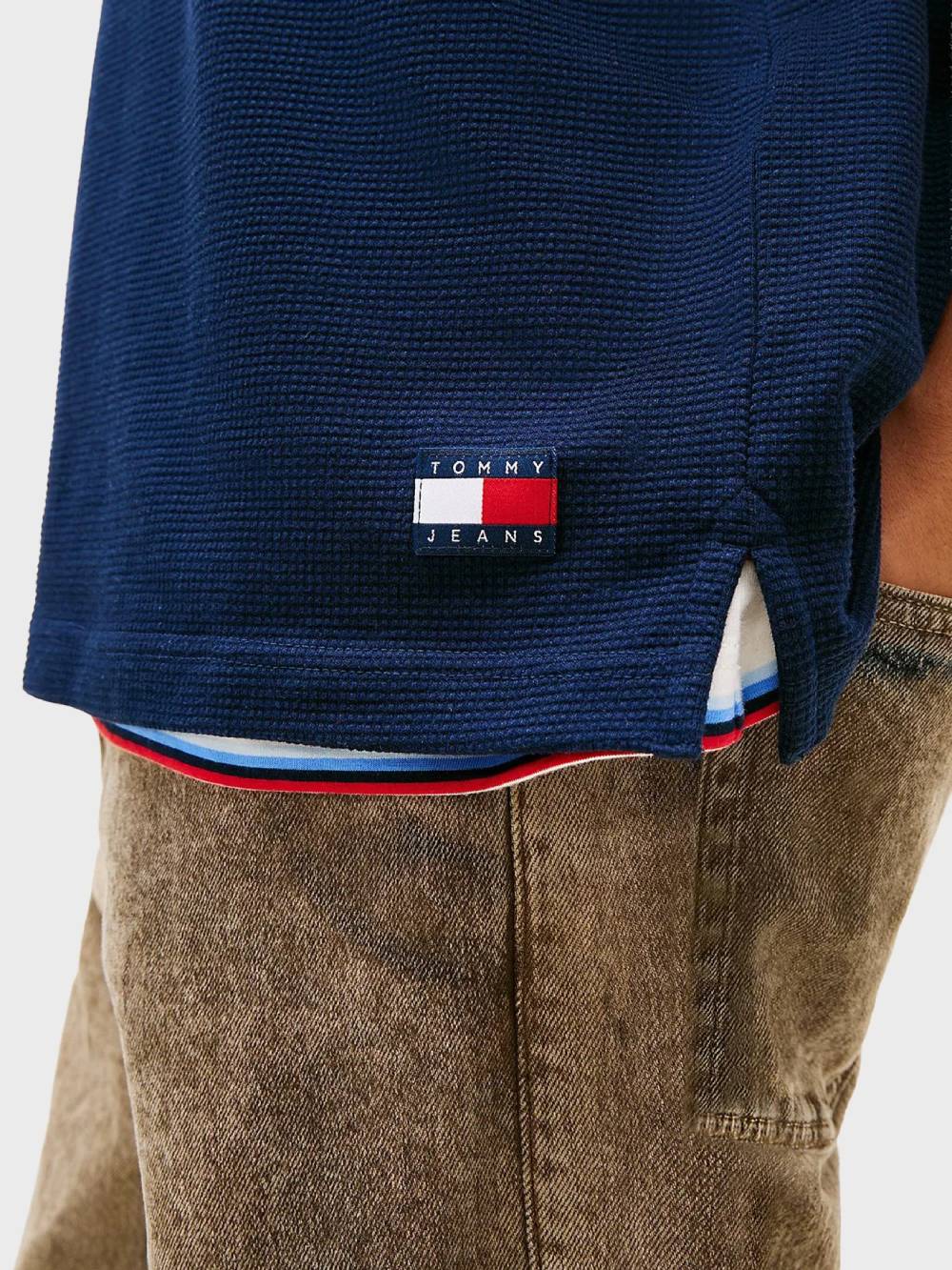 detail Tommy Jeans pánské modré polo tričko