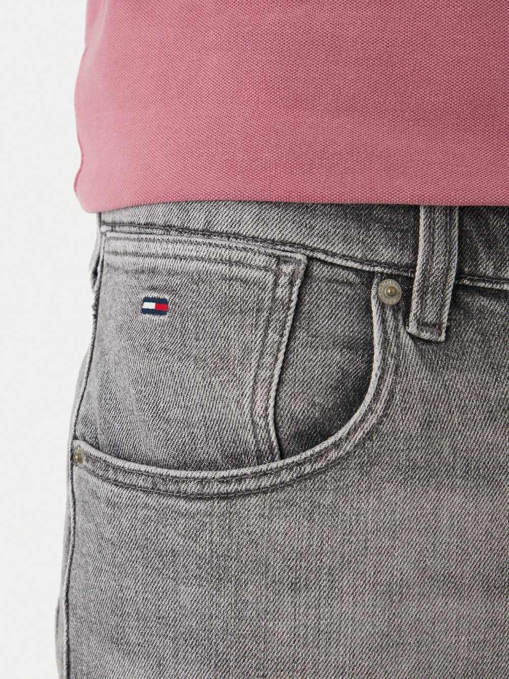 detail Tommy Jeans pánské šedé šortky