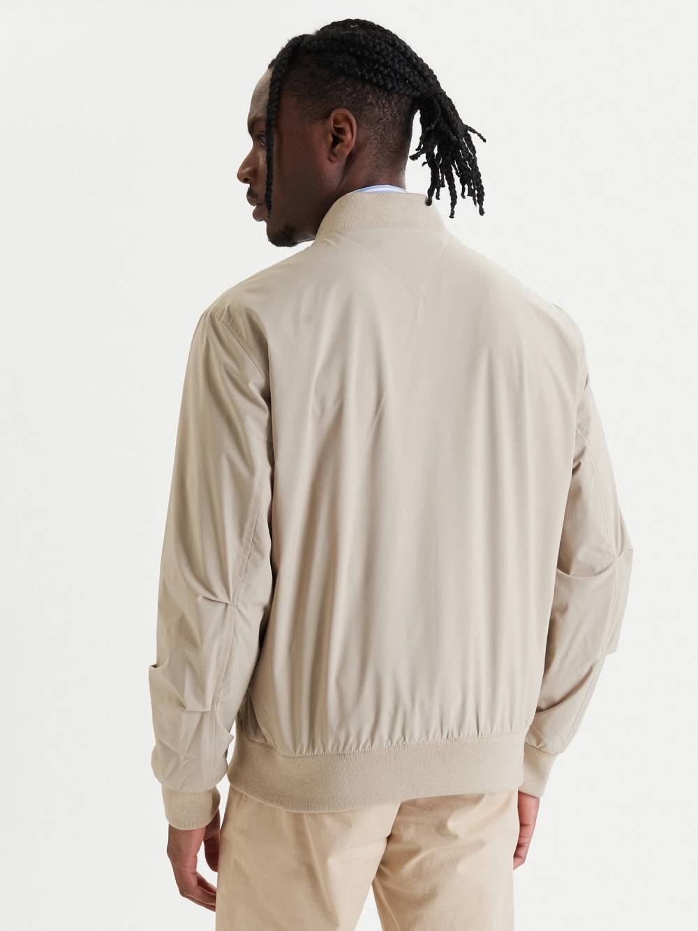 detail Tommy Hilfiger pánský béžový bomber
