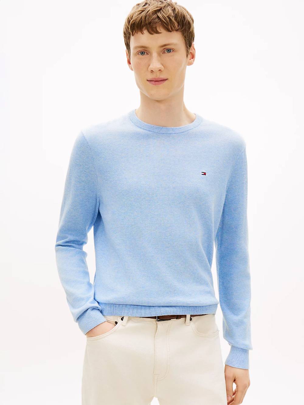 detail Tommy Hilfiger pánský světle modrý svetr
