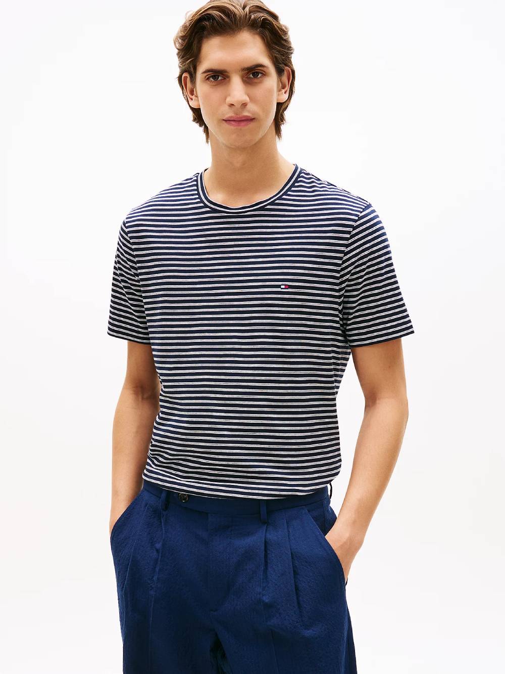 detail Tommy Hilfiger pánské tmavě modré pruhované tričko