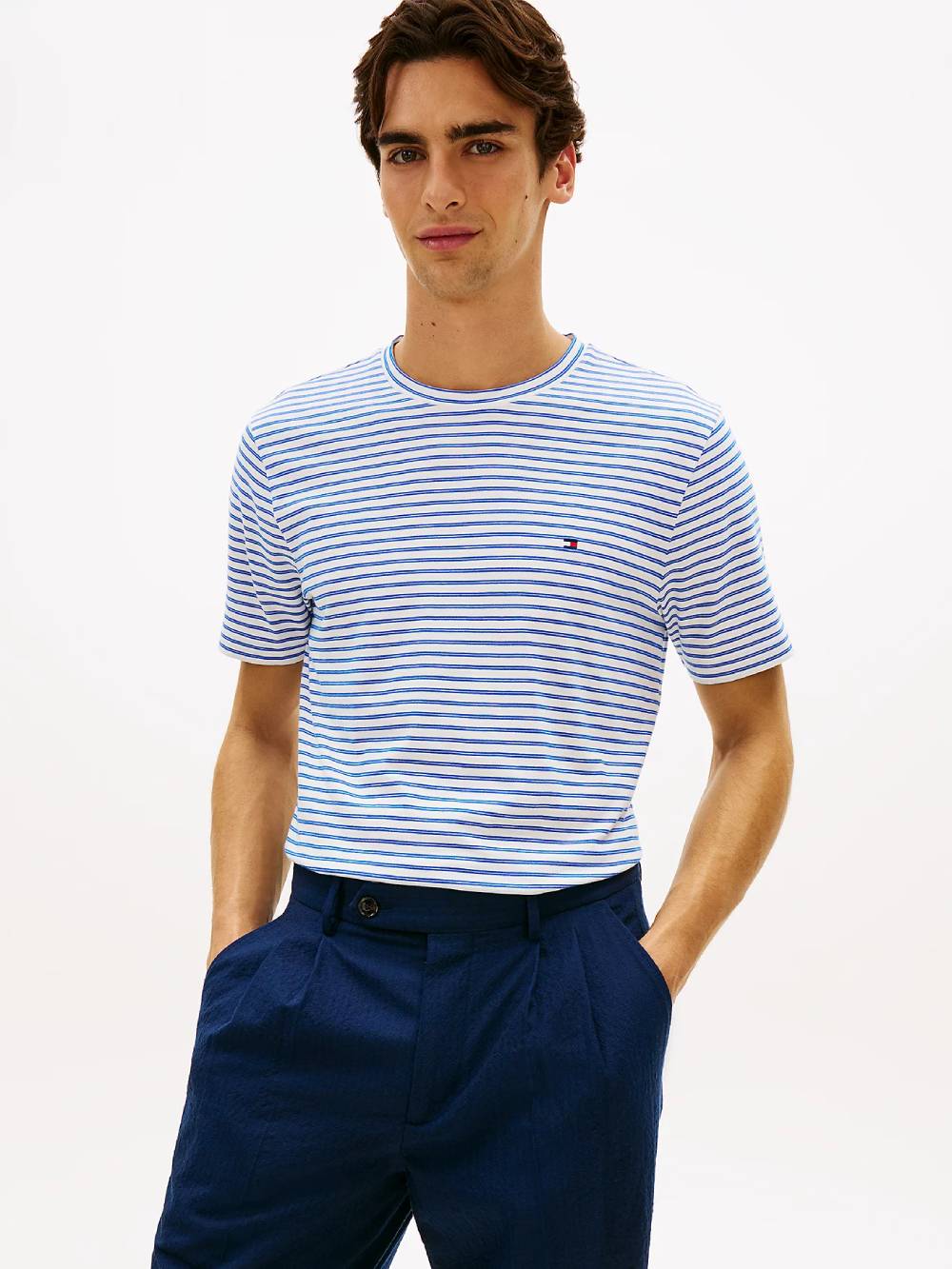 detail Tommy Hilfiger pánské modré pruhované tričko