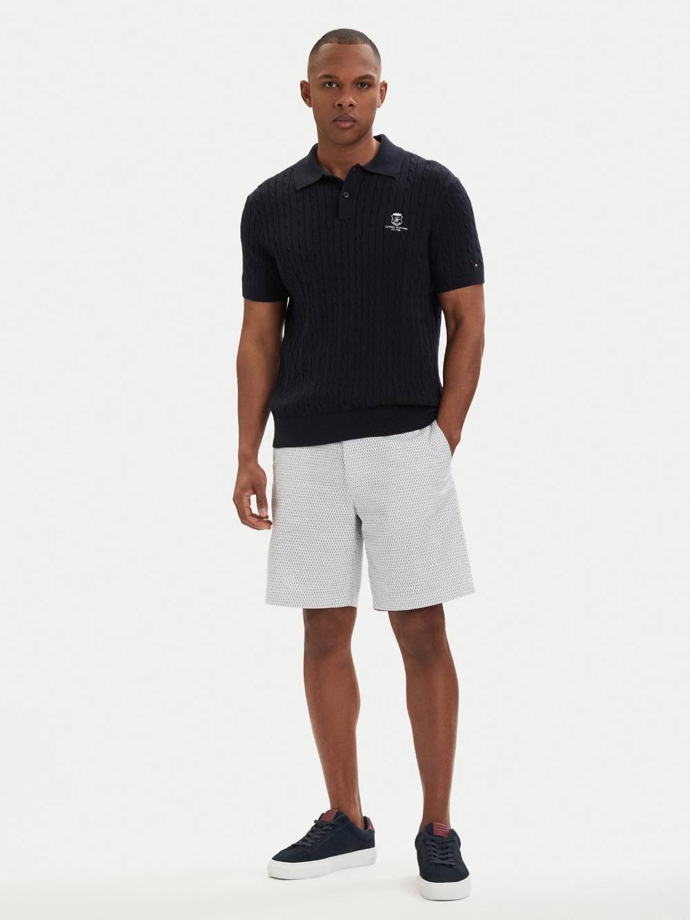 detail Tommy Hilfiger pánské bílé kraťasy