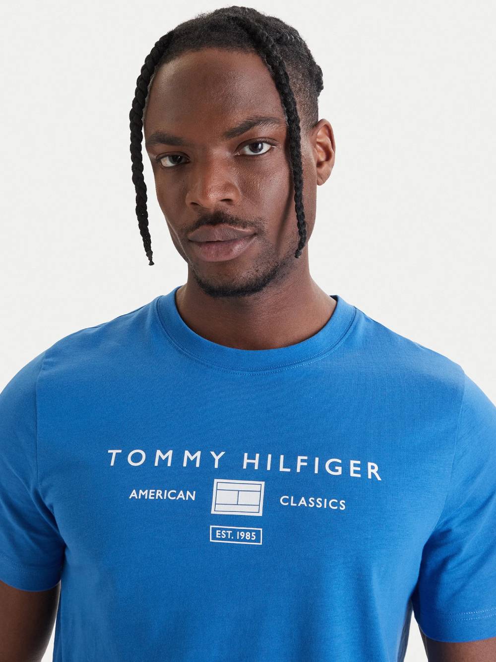 detail Tommy Hilfiger pánské modré tričko