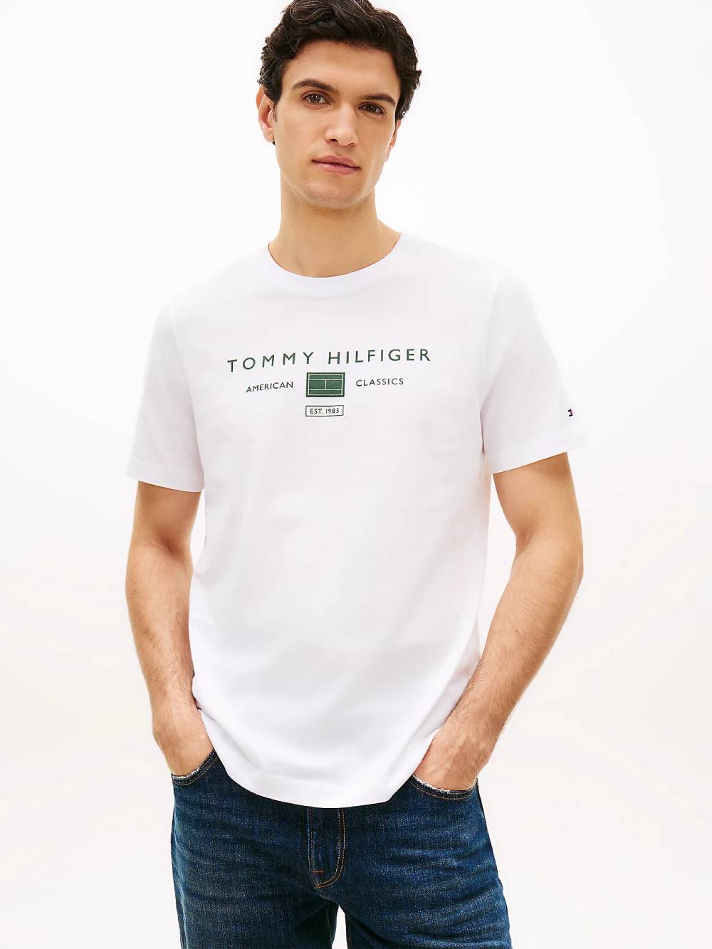 detail Tommy Hilfiger pánské bílé tričko