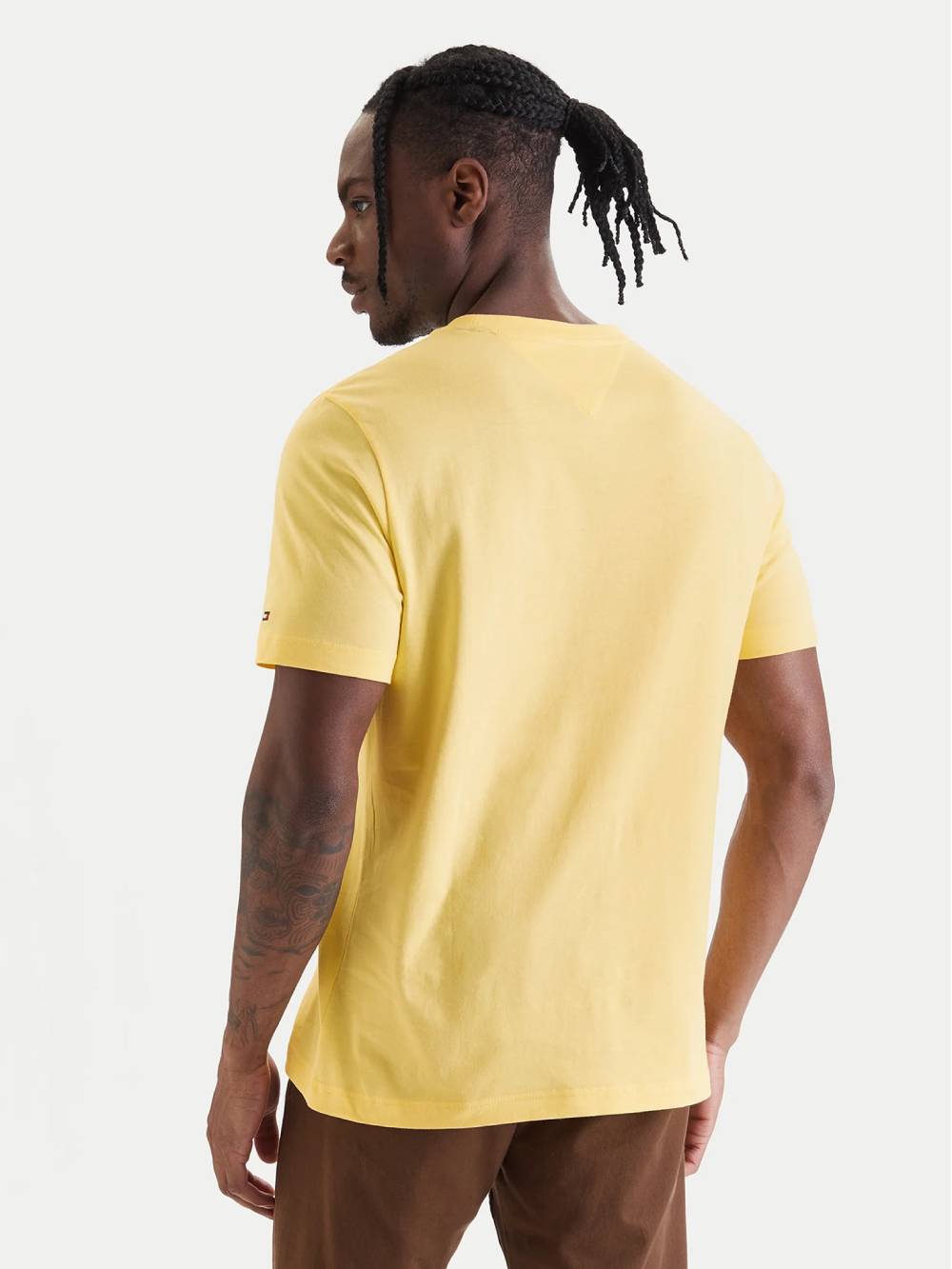detail Tommy Hilfiger pánské žluté tričko