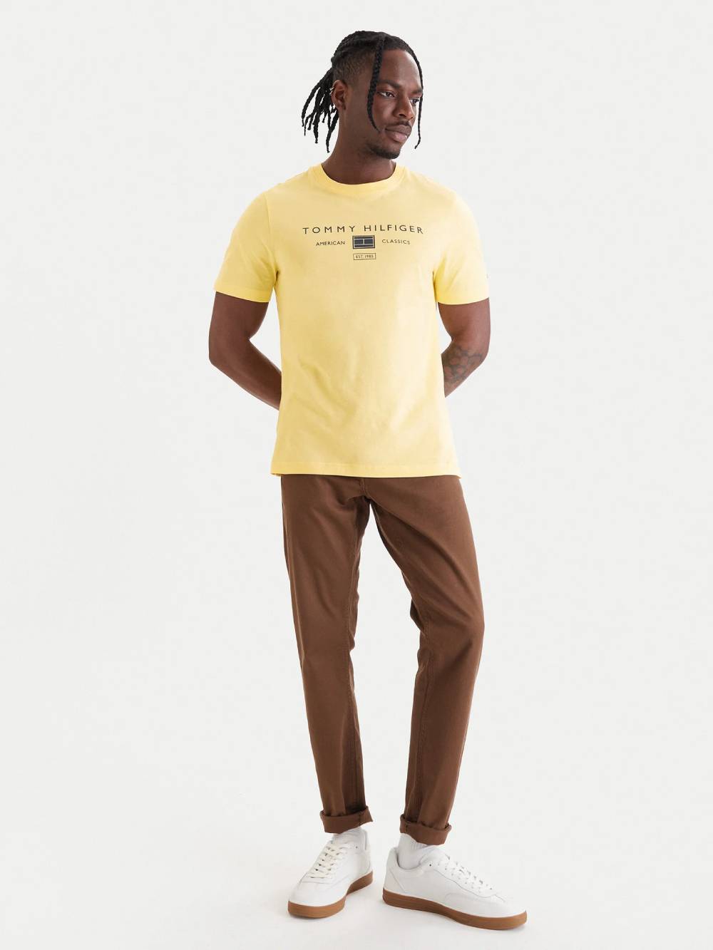 detail Tommy Hilfiger pánské žluté tričko