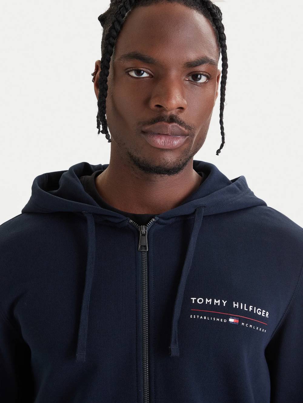 detail Tommy Hilfiger pánská tmavě modrá mikina