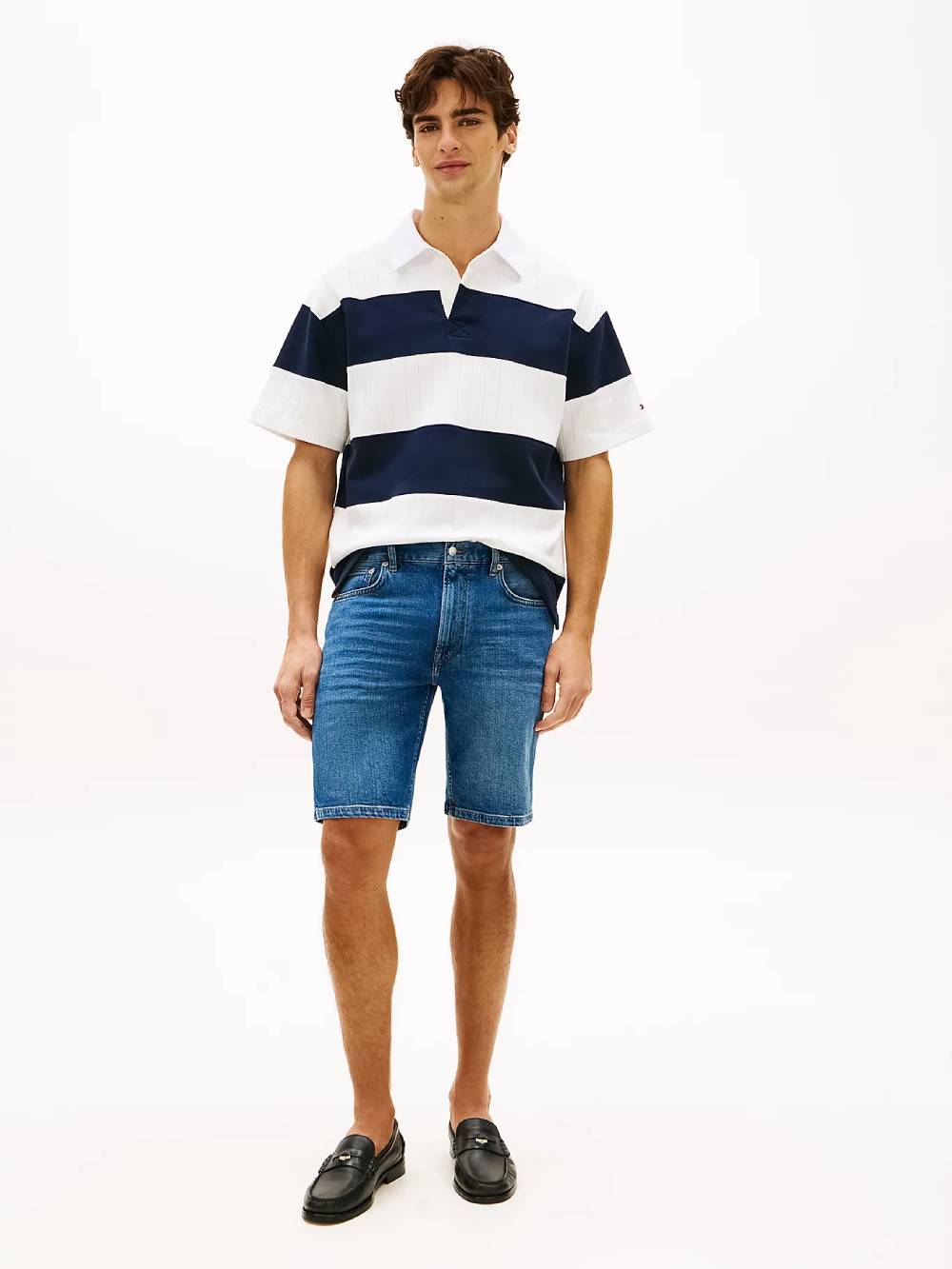 detail Tommy Hilfiger pánské modré džínové kraťasy