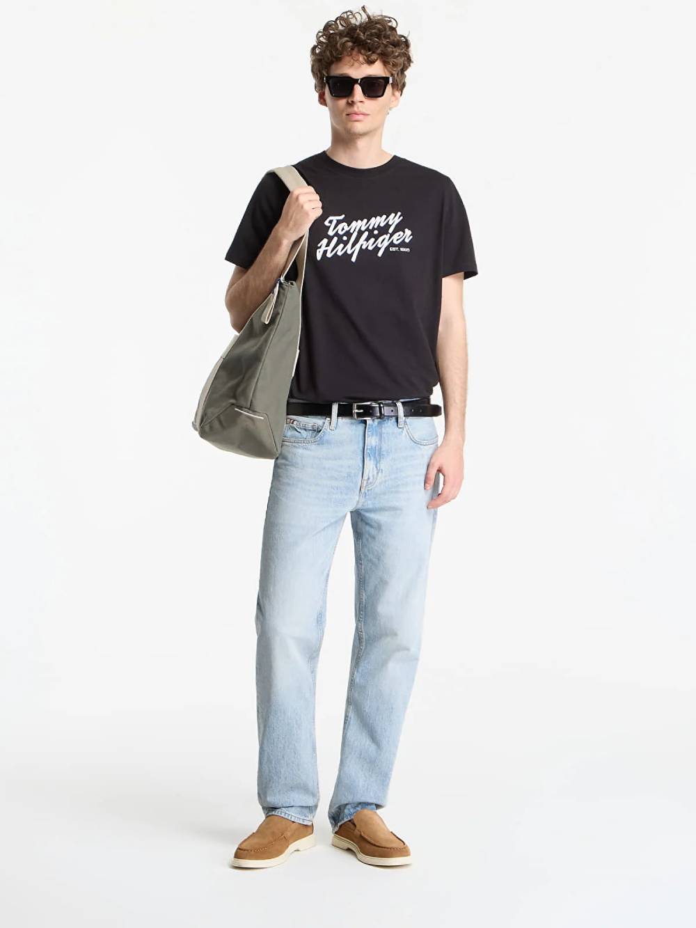 detail Tommy Hilfiger pánské černé tričko