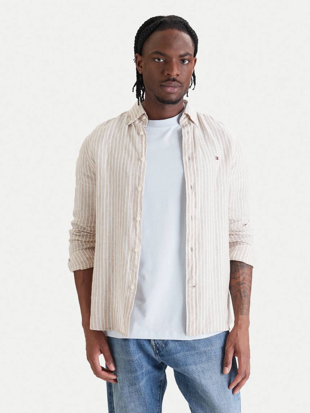 detail Tommy Hilfiger pánská lněná košile