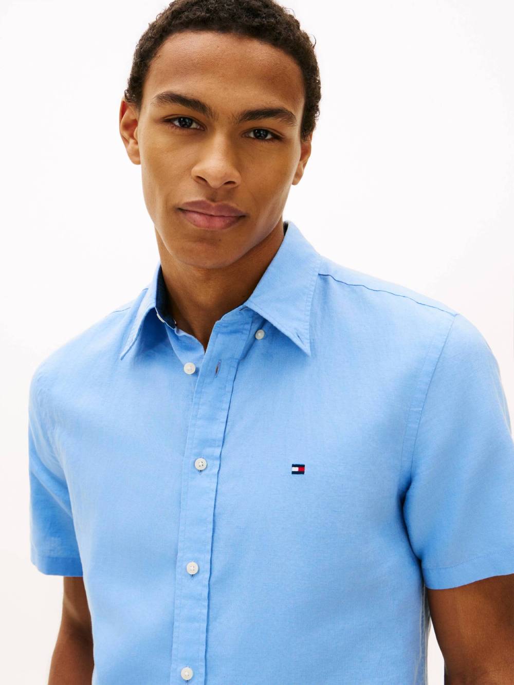 detail Tommy Hilfiger pánská modrá košile