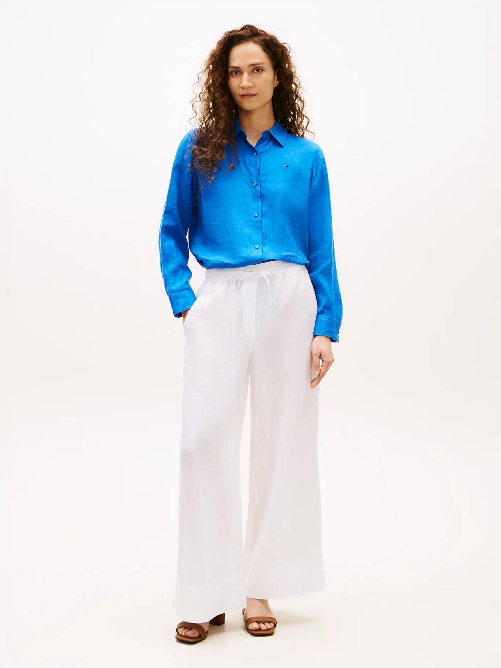detail Tommy Hilfiger dámská modrá lněná košile