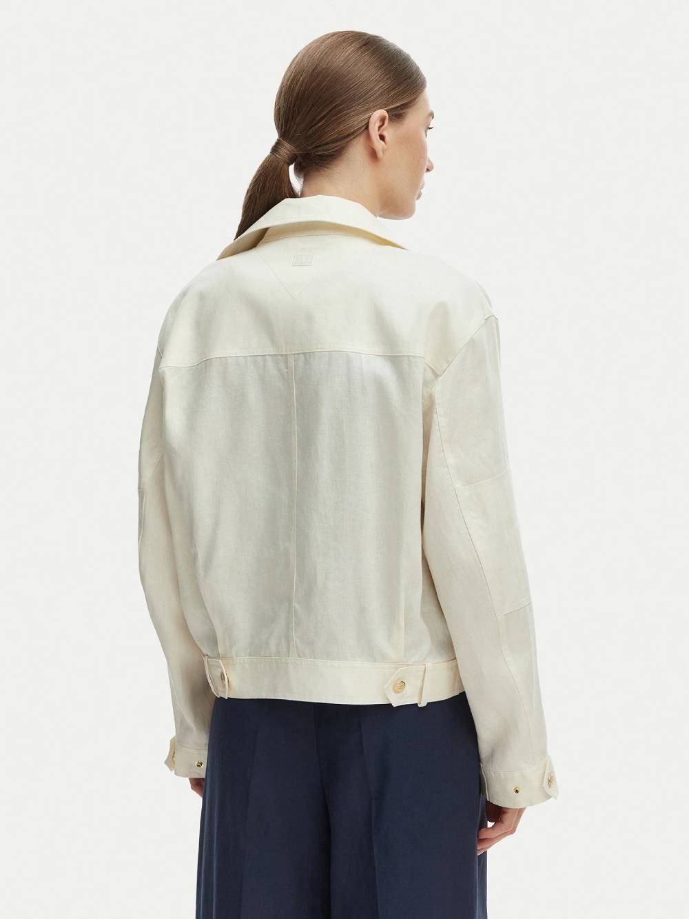 detail Tommy Hilfiger dámská lněná bunda