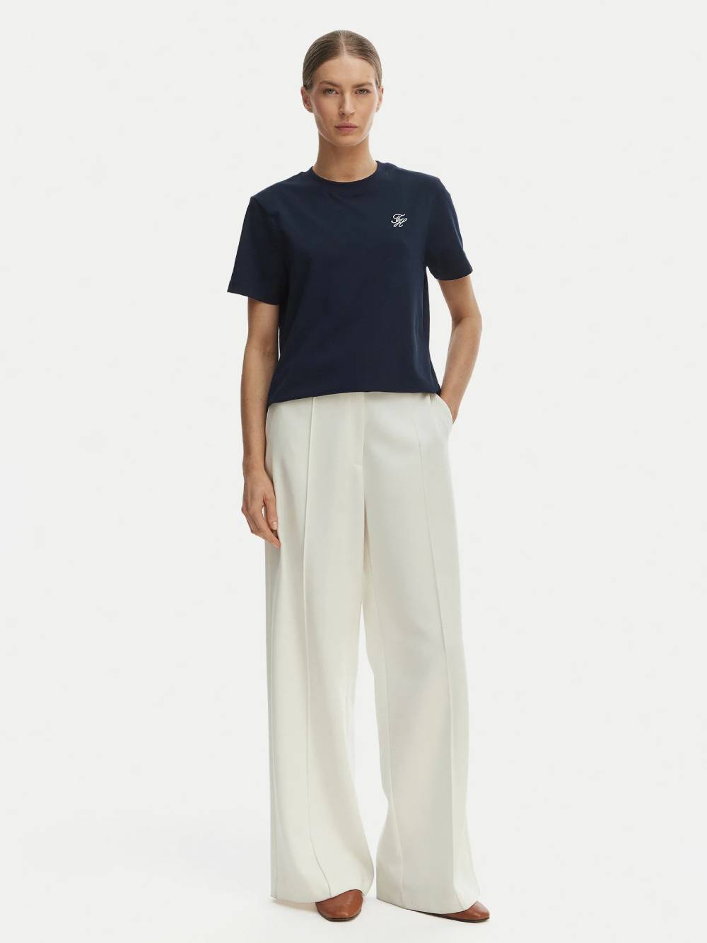 detail Tommy Hilfiger dámské tmavě modré tričko