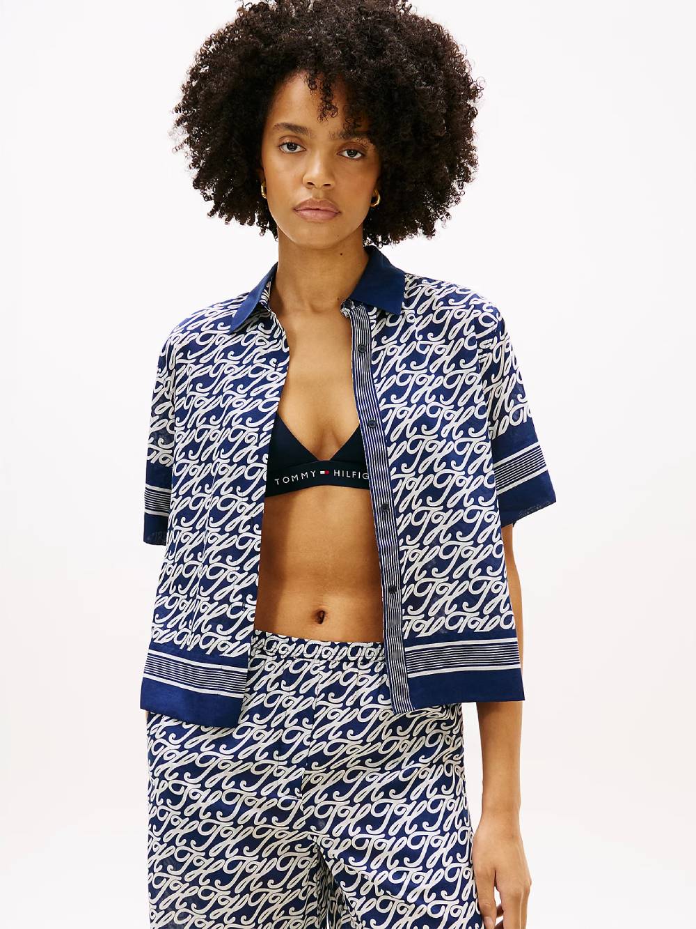 detail Tommy Hilfiger dámská modrá košile
