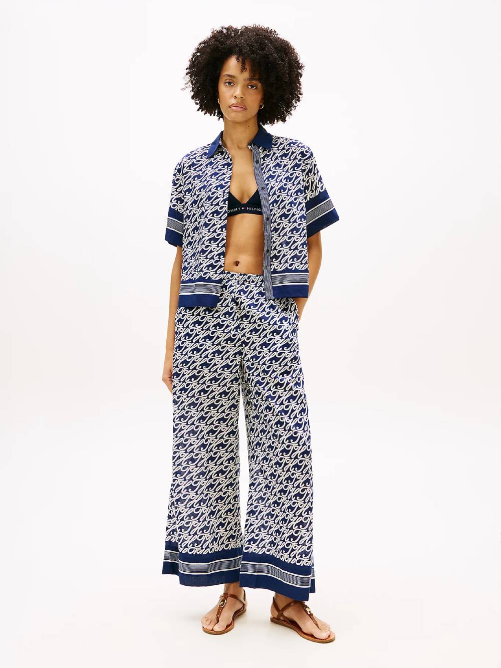 detail Tommy Hilfiger dámská modrá košile