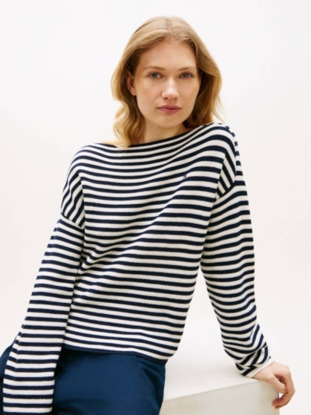 detail Tommy Hilfiger dámský pruhovaný svetr