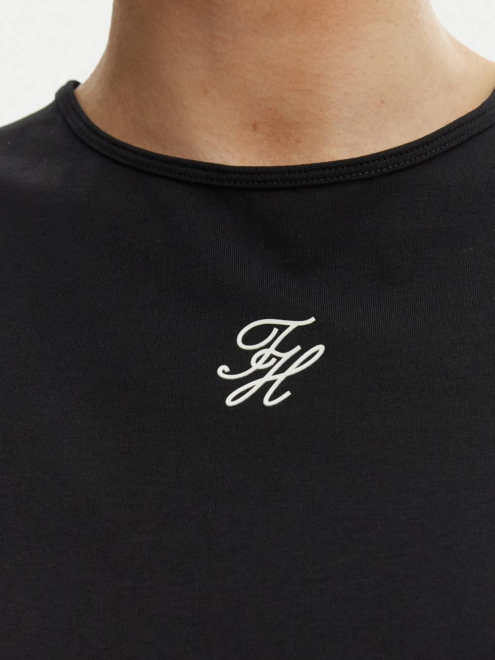 detail Tommy Hilfiger dámské černé tričko
