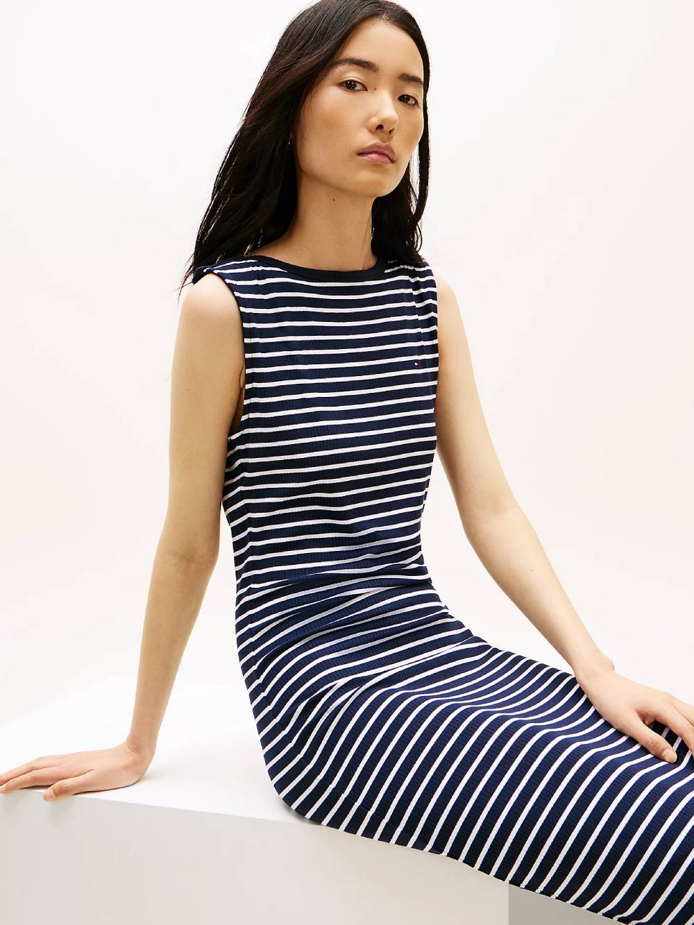 detail Tommy Hilfiger dámské pruhované šaty