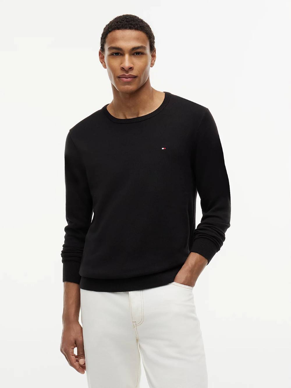 detail Tommy Hilfiger pánský černý svetr